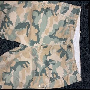 LEVI'S camo pants